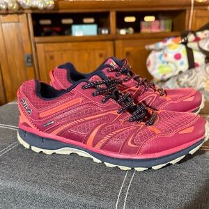 FILA Trail Runner Hiking Shoes Ladies Size 8.5 free Ship
